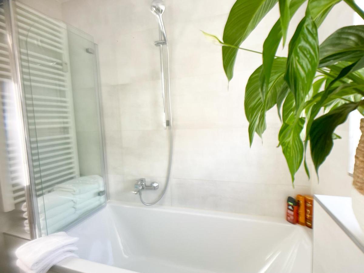 M-Style 02 Apartment Mit Balkon 24H Self-Check-In, Free Parking, Netflix Nuremberg Luaran gambar